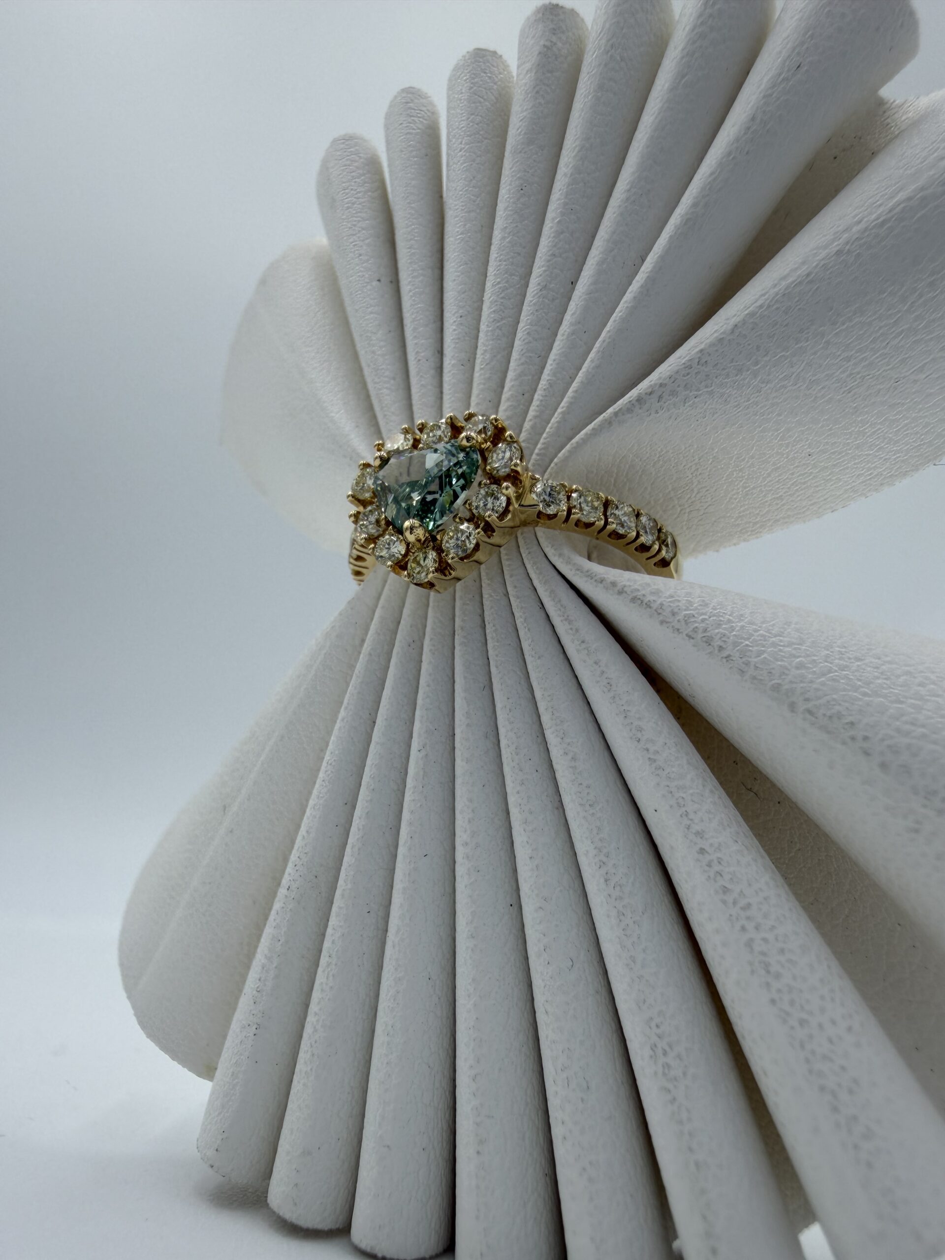 Anello fancy green a cuore - immagine 4