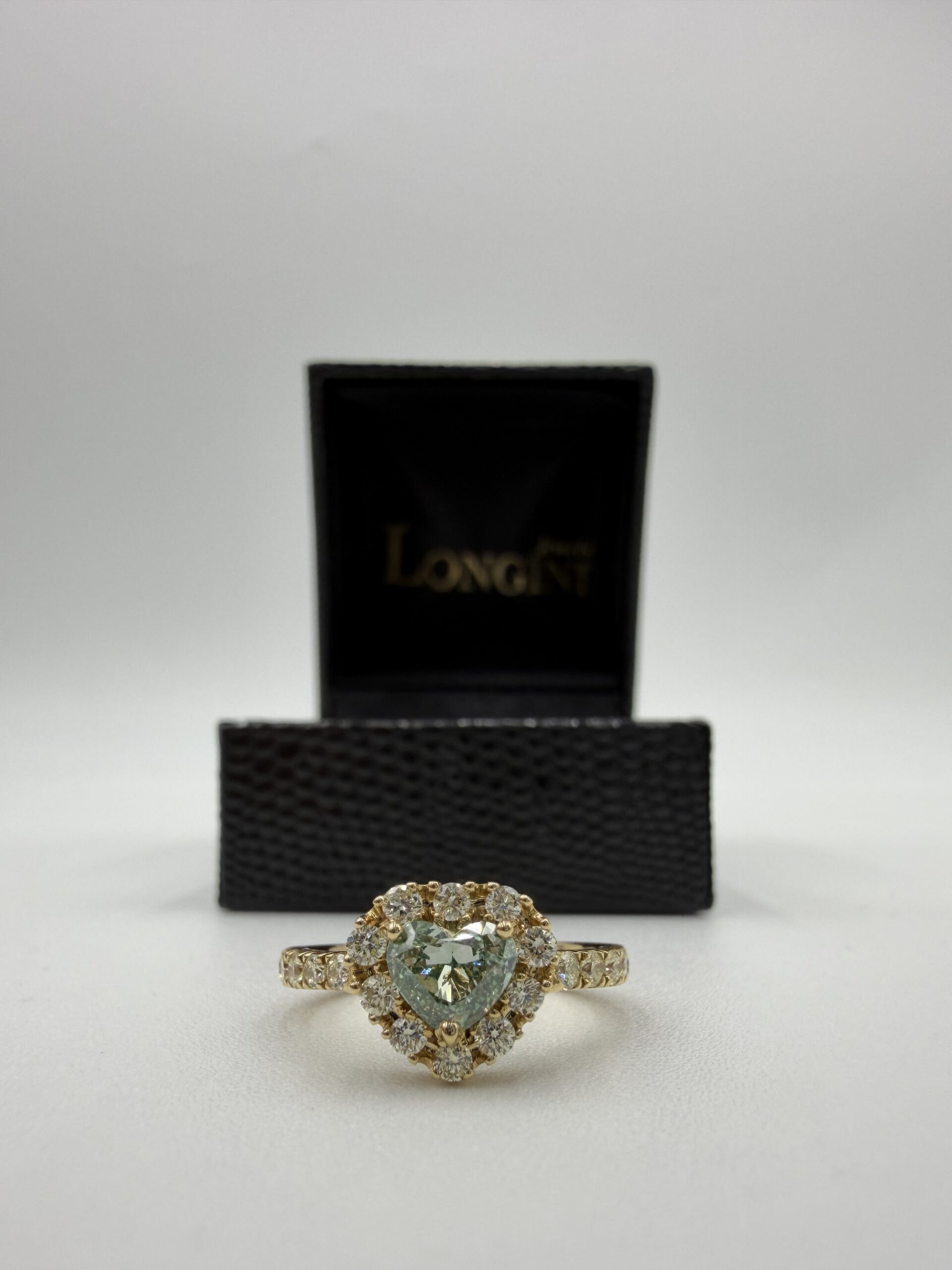 Anello fancy green a cuore