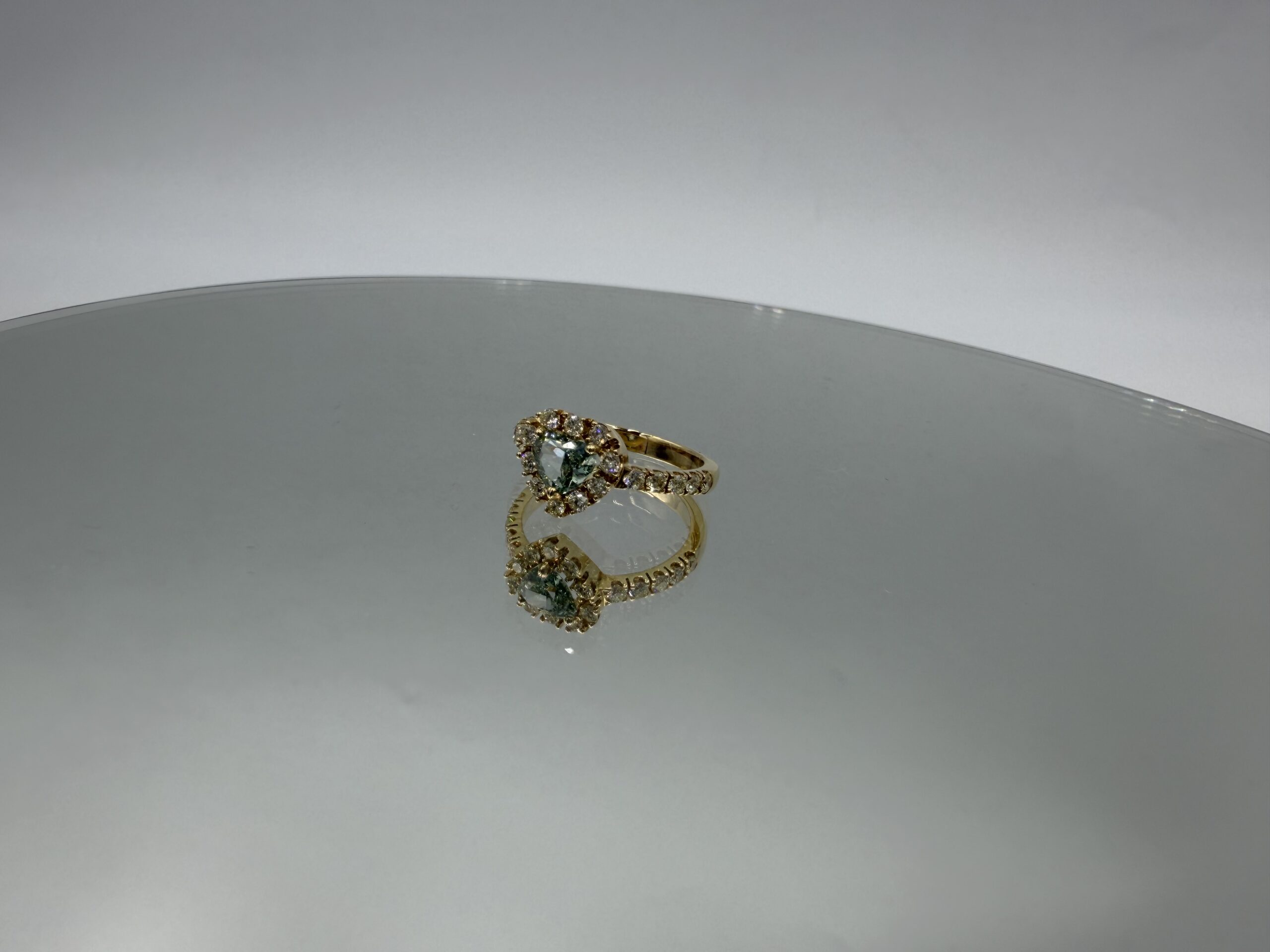 Anello fancy green a cuore - immagine 2