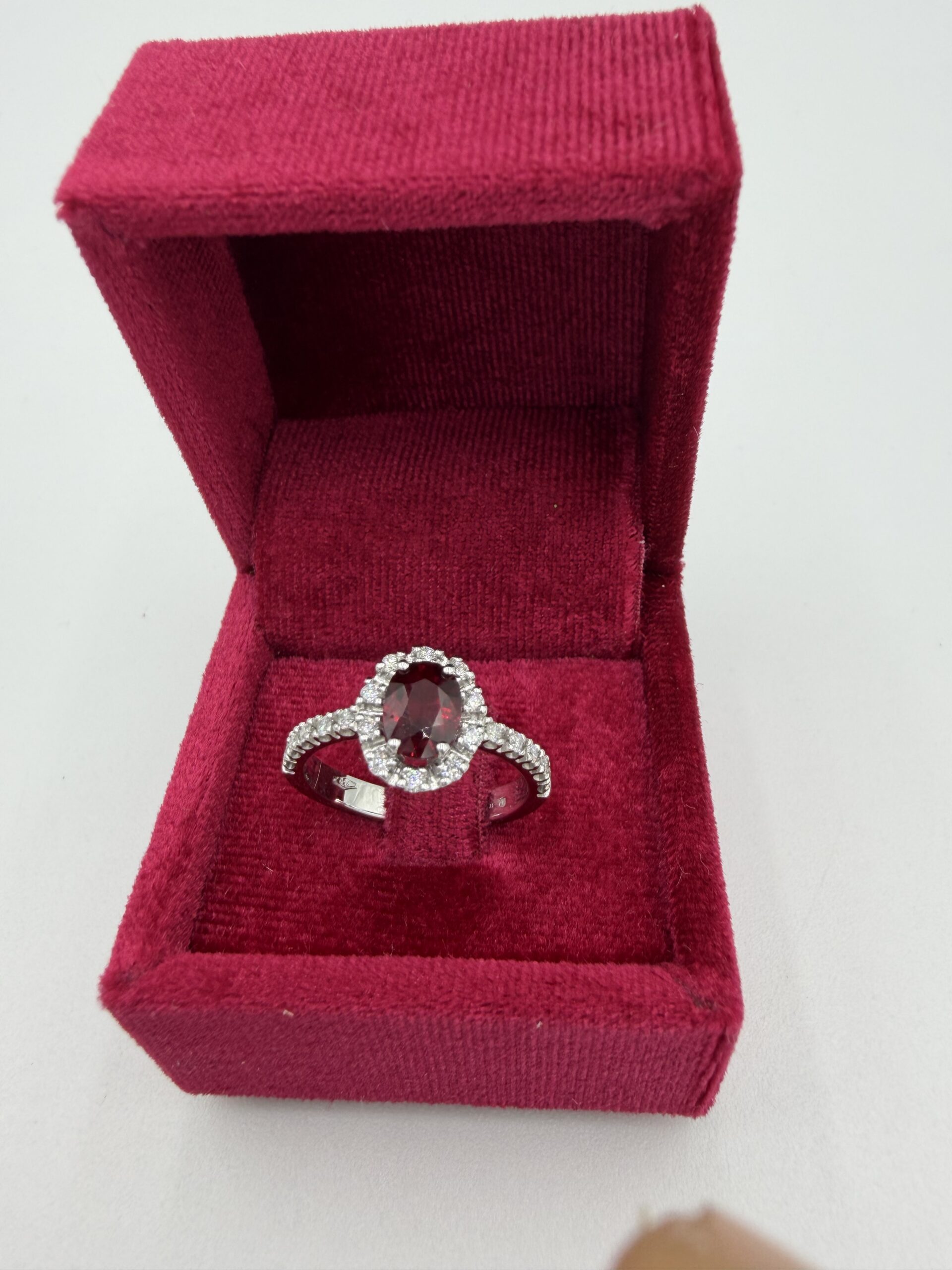 Anello Rubino Ovale - immagine 2