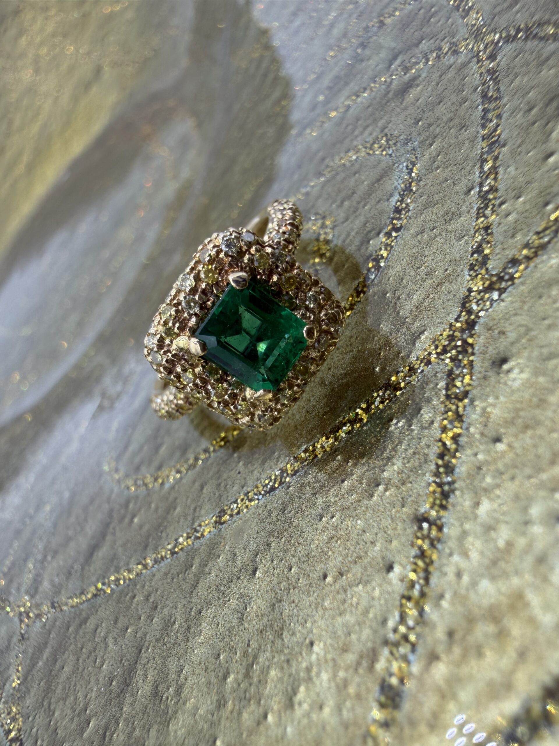 Anello smeraldo candy style