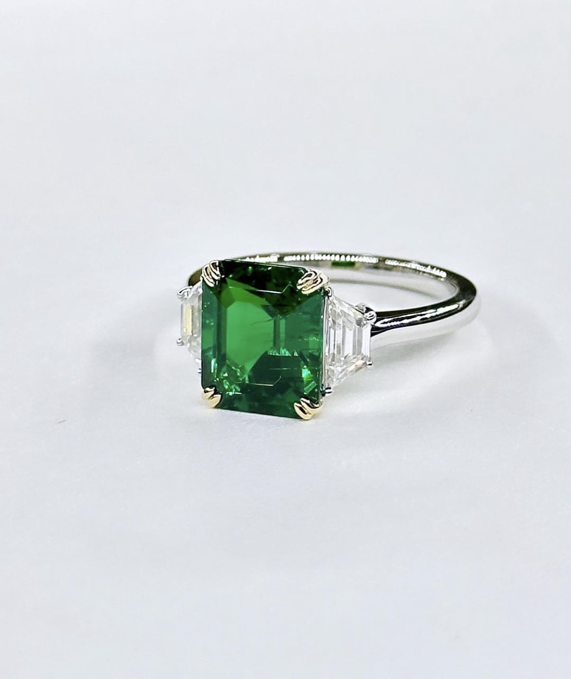 Anello Smeraldo e baguettes