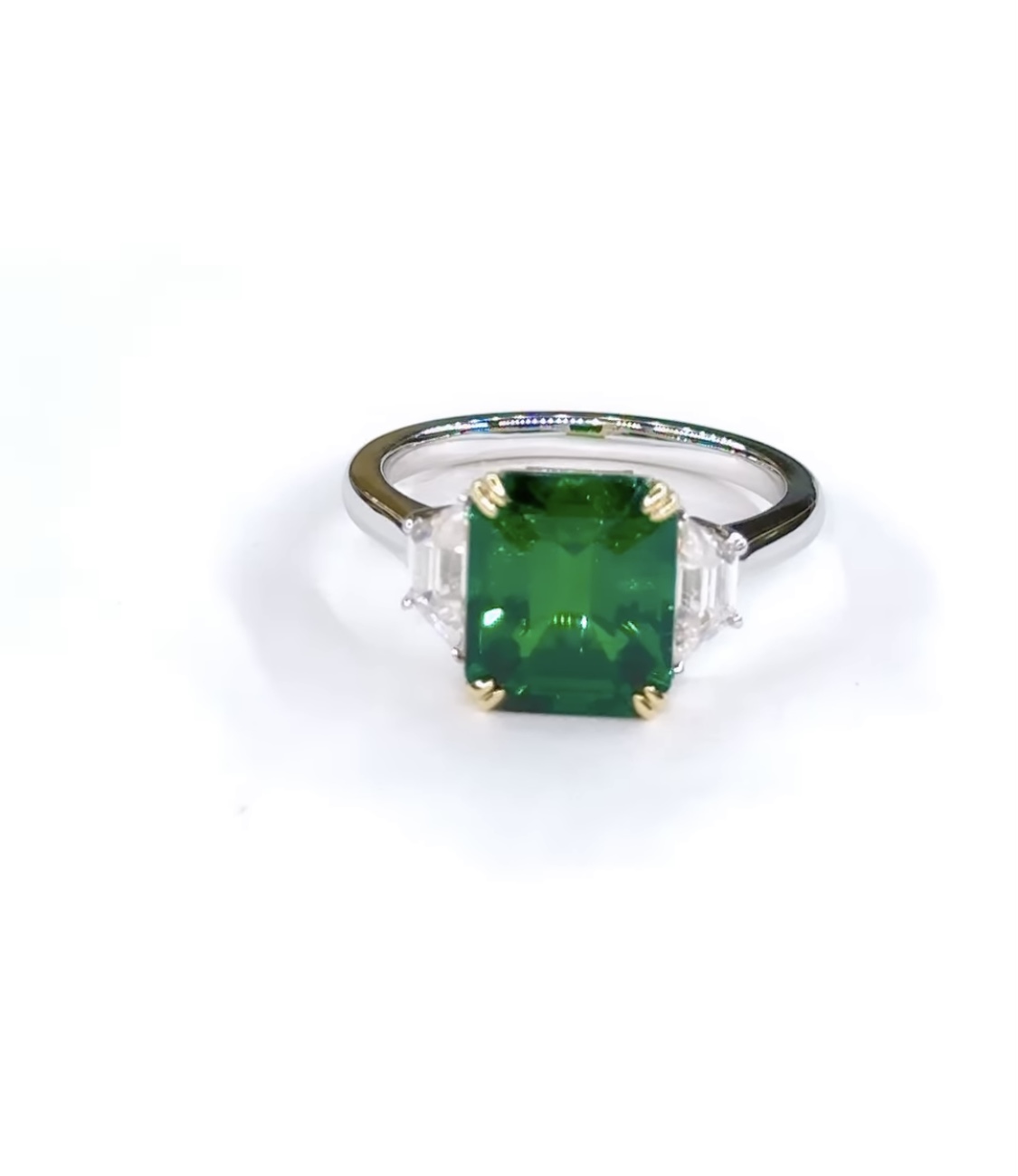 Anello Smeraldo e baguettes - immagine 3