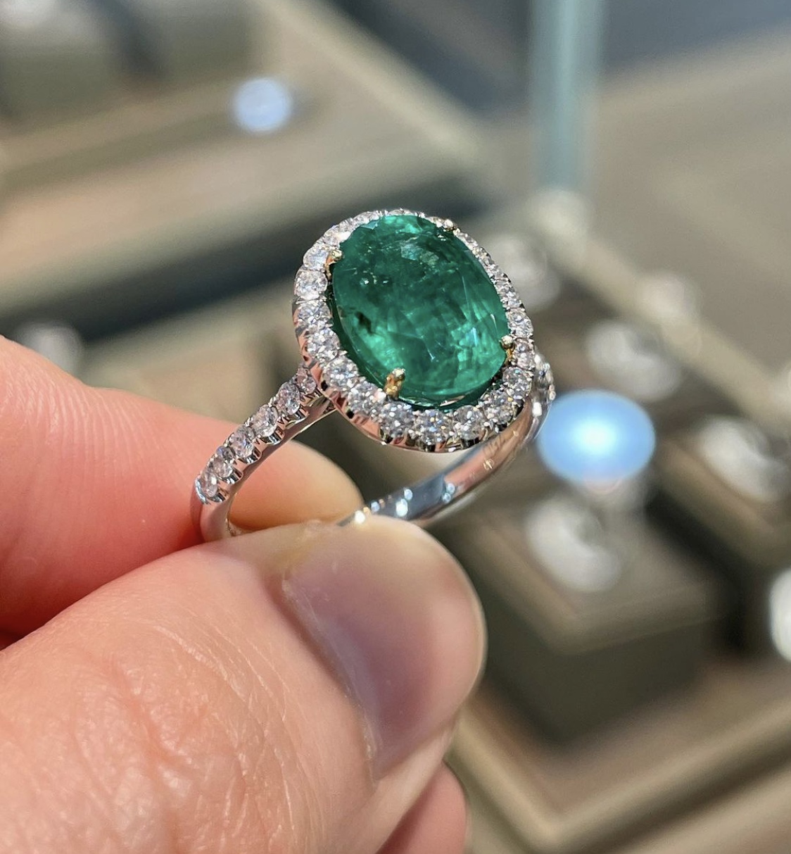 Anello Smeraldo sgriffato - immagine 3