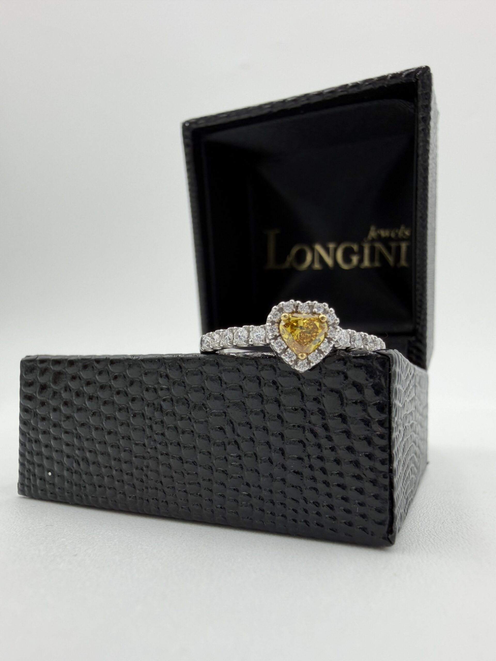 Anello fancy yellow cuore
